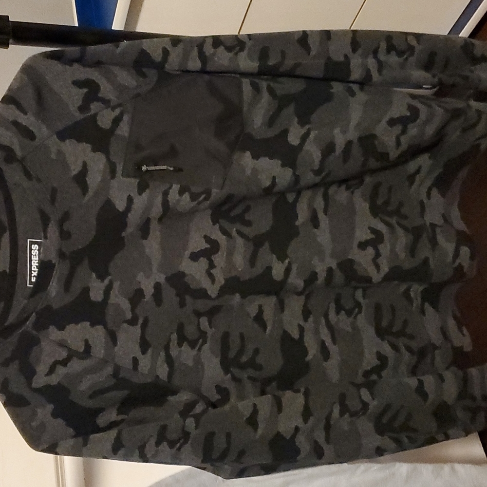 Express Camo Quality Fit Large long sleeved shirt